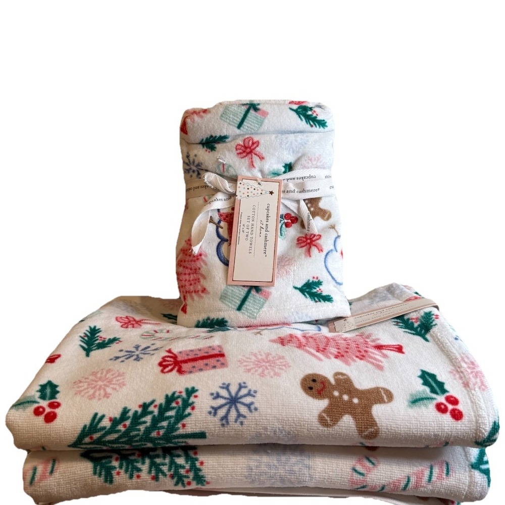 Cupcakes and Cashmere Pink Pastel Christmas gingerbread 2 Bath 2 Hand‎ Towel set